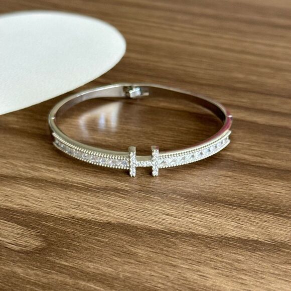 Elegant Silver Bracelet Q257 - Picture 1 of 4